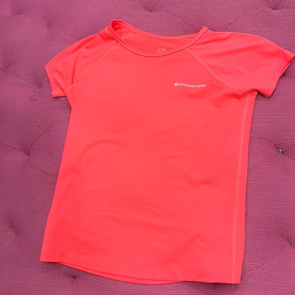 Girls Vineyard Vines performance Tee Size Medium 10-12